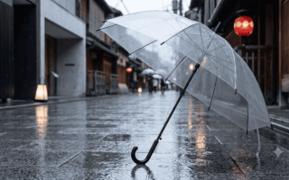 【日本発祥】雨の日を快適にした「ビニール傘」の歴史