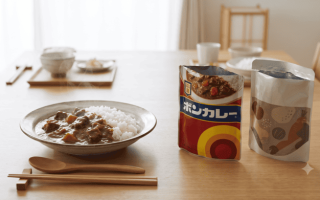 【日本発祥】世界初の技術！誰もが食べたことのある「レトルトカレー」の誕生ストーリー