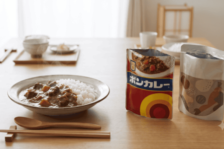 【日本発祥】世界初の技術！誰もが食べたことのある「レトルトカレー」の誕生ストーリー